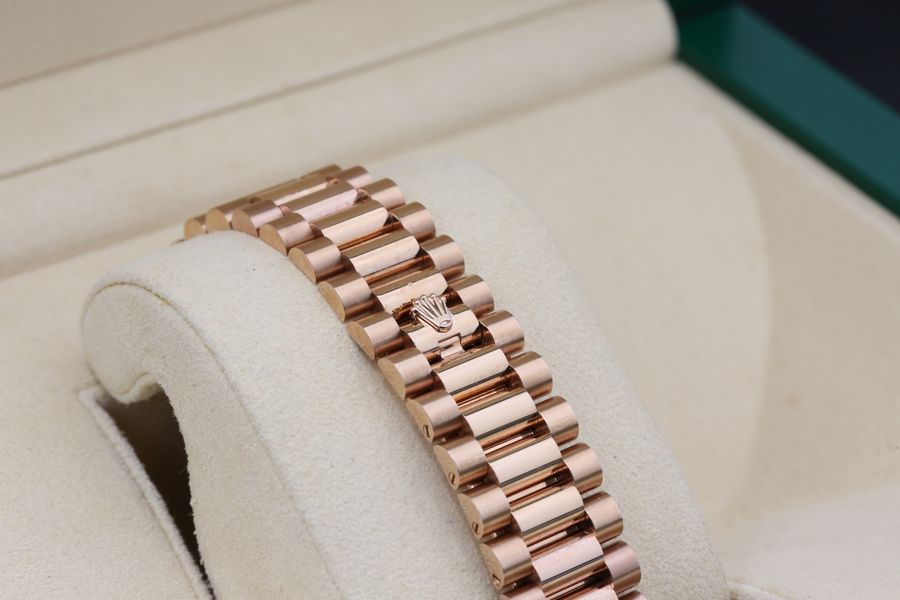 Rolex Day-Date 40 228235